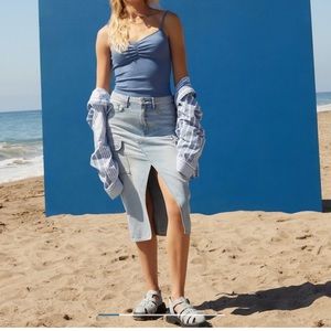 AE Dreamy Drape High-Waisted
Cargo Denim Midi Skirt